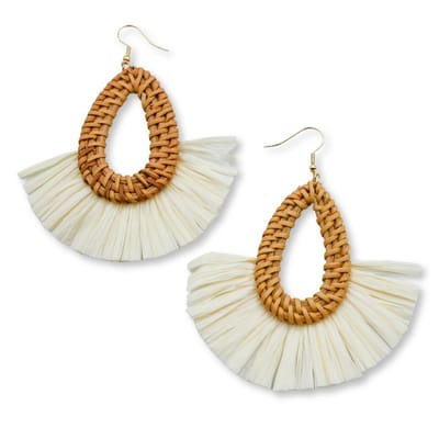 Marama - Oorbellen Mallorca Wit - boho chique - oorhangers - vakantie - handgemaakt - Island vibes - luxe geschenkverpakking