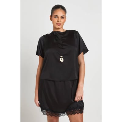 boohoo Dames Plus Satijnen Oversized T-shirt En Kanten Mini Rok Co-ord | Zwart | Maat: 44