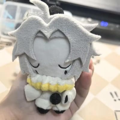 Nouveau en stock 10 cm Pierrot Le Freak Cirque Freaks Peluche Mignonne Périphériques Anime Jouet Cadeau d'Anniversaire Noël