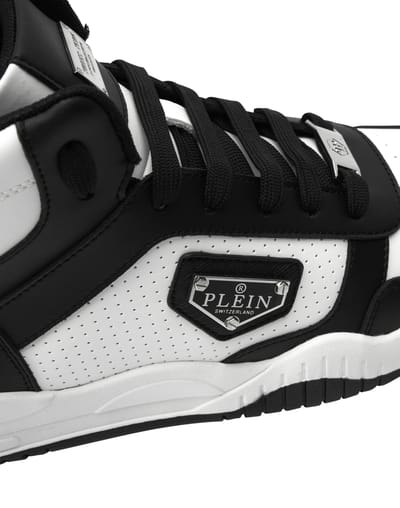 Mid-Top Sneakers Street