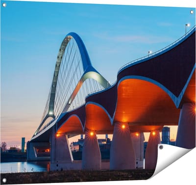 Gards Tuinposter Oversteek Brug in Nijmegen - 100x80 cm - Tuindoek - Tuindecoratie - Wanddecoratie buiten - Tuinschilderij