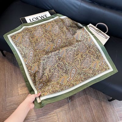 Foulard Carré Imprimé Vert Foncé Motif Floral Uni Simple Imitation Soie Tour de Cou Bandana Élégant Foulards pour Enrouler la Tête des Femmes 70x70cm gray