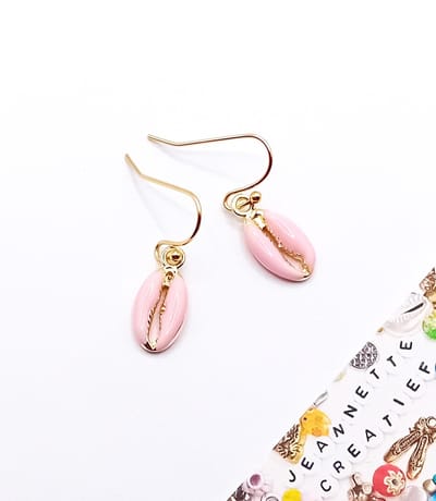 Jeannette-Creatief® - Kauri - Schelp Oorhangers Roze goud - Oorbellen - RVS Oorbelhaakjes - Valentijn