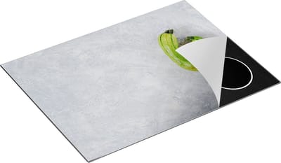 Chefcare Inductie Beschermer Twee Courgettes op Grijze Marmer - Groente - 70x50 cm - Afdekplaat Inductie - Kookplaat Beschermer - Inductie Mat