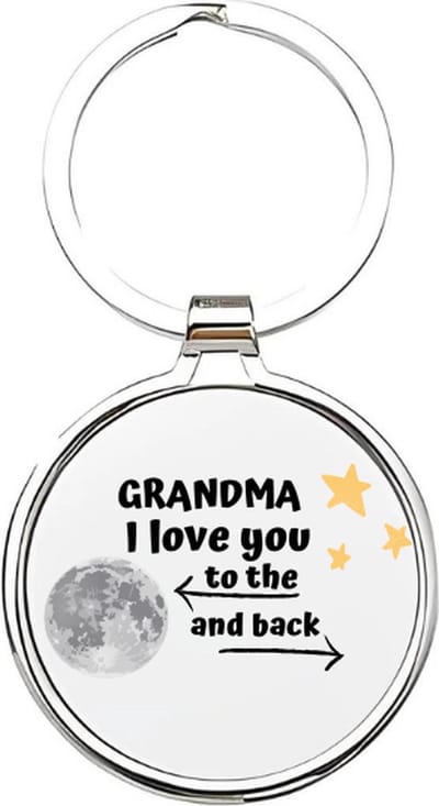 Akyol - grandma i love you to the moon and back Sleutelhanger - Oma - de liefste oma - oma sleutelhanger - grootmoeder sleutelhanger - sleutelhanger voor oma - familie sleutelhanger - verjaardagscadeautje - cadeau voor oma - grandmother - 4 x 7,5 CM