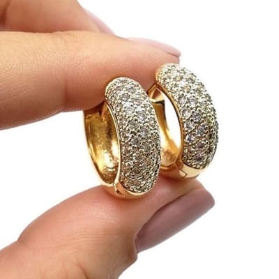 Huitan Fijne Drie Lijnen Cubic Zirconia Hoepel Oorbellen voor Vrouwen Gouden Kleur Luxe Dames Oor Accessoires Bruiloft Trendy Sieraden beige