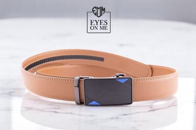 Lichtbruine lederen riem zonder gaatjes met automatische gesp voor heren ( model N300 )