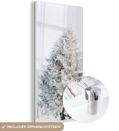 MuchoWow® Glasschilderij 60x120 cm - Schilderij acrylglas - Winter - Boom - Sneeuw - Den - Wit - Foto op glas - Schilderijen