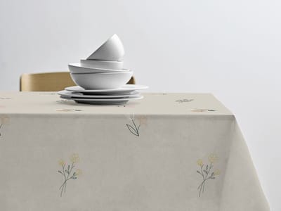 Södahl Charm tafelkleed - 270 x 140 cm - 100% gesponnen polyester - rechthoekig - tafellaken met gebordureerde bloemen - beige
