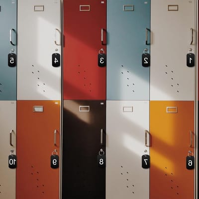 Aluminium Gegraveerde Nummerlabels 1-10 met Sleutelhangers voor Sleutels van Studentenhuizen en Keukenkasten - Zwart