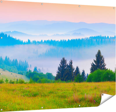 Gards Tuinposter Mistige Heuvel Landschap met Bossen - 150x120 cm - Tuindoek - Tuindecoratie - Wanddecoratie buiten - Tuinschilderij