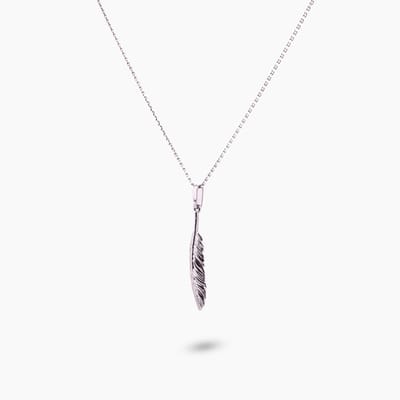 Pinchme Charms - Kleine veer bedel – In balans, licht & betekenisvol - Echt zilver - Handgemaakt in Nederland - Luxe cadeauverpakking - Ketting Sieraden