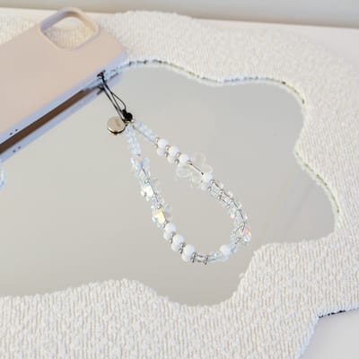 xoxo Wildhearts koord - In The Clouds - Phone Charm (small) - bedeltje geschikt voor iPhone - Parelketting - kralenketting - kort telefoonkoord geschikt voor Samsung - geschikt voor alle telefoonmodellen - Wit