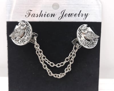 Vestsluiting - clip met dubbel ketting – 3d - Uil op halve maan - voor - vest - sjaal - omslagdoek in kleur antiek zilver