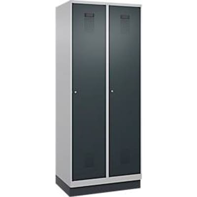 C+P Evolo Plus garderobekast, 2 vakken, 400 mm vakbreedte, met plint, rechts scharnierend, B 800 x D 500 x H 1950 mm, cilinder, blank aluminium/antracietgrijs