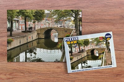 Puzzel Brug over een gracht in Harlingen in Friesland - Legpuzzel - Puzzel 1000 stukjes volwassenen