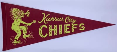 USArticlesEU - Kansas City Chiefs - KC Chiefs - Patrick Mahomes - Old Indian logo - NFL - Vaantje - American Football - Sportvaantje - Pennant - Wimpel - Vlag - 31 x 72 cm