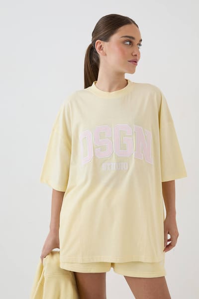 Dames Dsgn Studio Collegiate Applique Oversized T-shirt | Citroen | Maat: Medium
