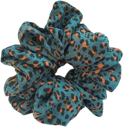 Grote scrunchies en haarelastiekjes van premium satijn, zacht en elastisch, haaraccessoires voor dames en meisjes in luipaardgroen
