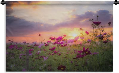 Wandkleed Bloemenvelden in de Schemering - Bloemenveld met roze bloemen in de schemering Wandkleed katoen 90x60 cm - Wandtapijt met foto