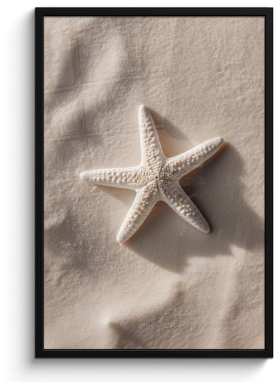 Poster in lijst - Fotolijst 60x90 cm - Posters - Strand - Zeester - Zand - Beige - Posterlijst zwart - Decoratie - Wanddecoratie woonkamer - Muurdecoratie slaapkamer