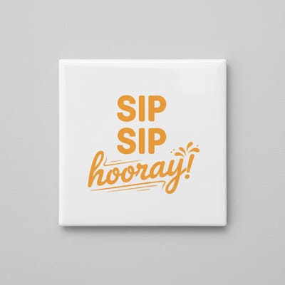 Vrolijke Drink Quote Decoratie Tegel “Sip Sip Hooray” – Leuke Bar & Keuken Wanddecoratie – 15 x 15 cm Keramische Tegel