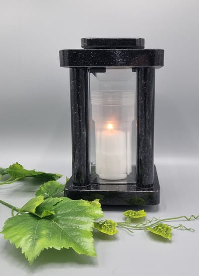 Lantaren - Graniet - Zweeds Zwart - LK - Glazen draai deurtje - Incl LED kaars (1440 branduren) - Grafdecoratie