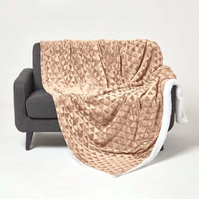 Homescapes Cosy Velvet Triangle Deken - Sherpa Deken Lichtbruin 130 x 160 cm