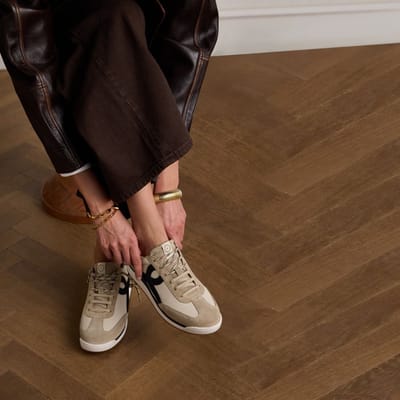 Manfield - Dames - Beige suède sneakers met leren details - Maat 38
