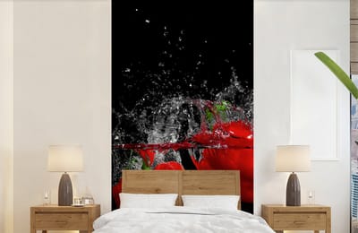 Behang - Fotobehang Paprika - Groente - Stilleven - Water - Rood - Breedte 120 cm x hoogte 240 cm