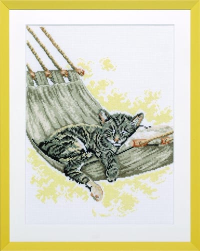 Pako Borduurpakket - telpatroon met codekaart - poes in hangmat - 237.085 -voorgesorteerd garen -Aida - 24 x 33 cm - DIY kit