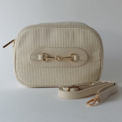 ribstof crossbody tas dames crème - ovale schoudertas met messing details - compacte trendy handtas - zachte rib stof crossbody stijl