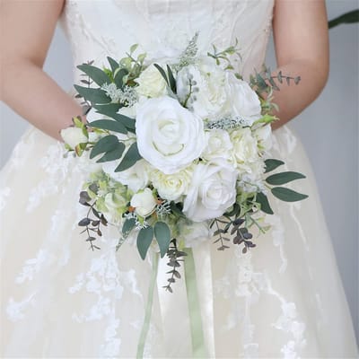 Bruiloft boeketten voor bruid en bruidsmeisje, wijnrood en wit rozen kunstbloemen voor trouwdecoratie