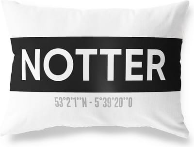 Tuinkussen NOTTER - OVERIJSSEL met coördinaten - Buitenkussen - Bootkussen - Weerbestendig - Jouw Plaats - Studio216 - Modern - Zwart-Wit - 50x30cm