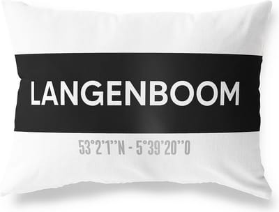 Tuinkussen LANGENBOOM - NOORD-BRABANT met coördinaten - Buitenkussen - Bootkussen - Weerbestendig - Jouw Plaats - Studio216 - Modern - Zwart-Wit - 50x30cm