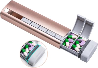 Pillendoosjes – Medicijndoosje voor 7 dagen – Metalen reis-pillendoos – Premium aluminium – Wekelijks pillendoosje – Stijlvolle & schattige pillenhouder – Geschikt voor medicijnen, supplementen en vitaminen – Roze, grijs