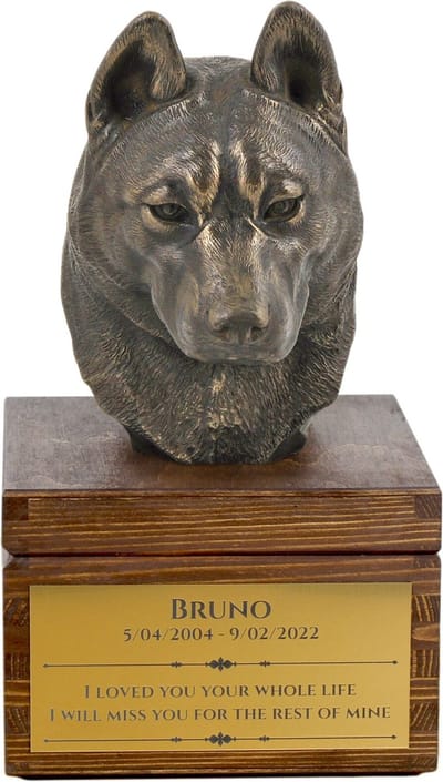 Urn hond met gravure en sculptuur van een Siberische Husky, handgemaakt