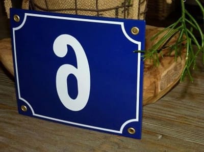 Emaille Huisnummer - Woonhuis Bord - Adres Aanduiding - Handmatig Gekleurd - 18x15 cm - Blauw