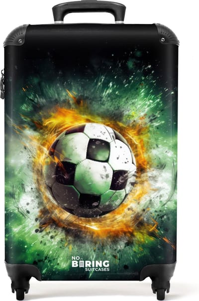NoBoringSuitcases.com® - Kinderkoffer jongen - Voetbal groen - Kindertrolley jongens - Handbagage koffer lichtgewicht - Reiskoffer trolley voor kinderen - Rolkoffer met wieltjes - Past binnen 55x40x20 en 55x35x25