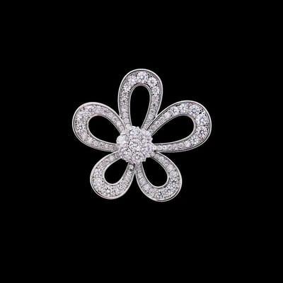 Victoria Valenza Zilverkleurige Cosmos Bloem Broche met Zirkonia Stenen - Broche - Zilverkleurig - Bloem broche - Zirkonia