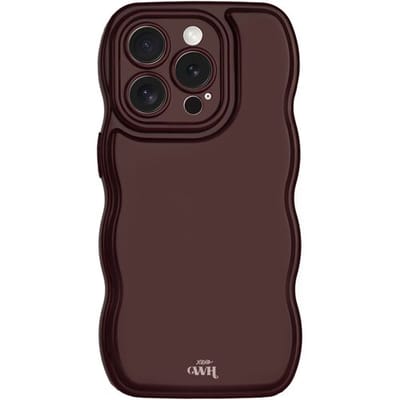 xoxo Wildhearts Glossy Wavy Case Burgundy telefoonhoesje - Geschikt voor iPhone 15 Pro - Golvend hoesje - Glimmende silicone case met golven - Vlekbestendig - Burgundy / Bordeaux Rood