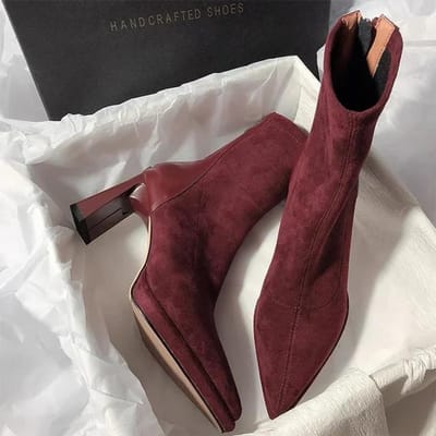 Dames Nieuwe Hoge Hakken, Herfst en Winter Puntige Suède Hoge Hakken, Effen Kleur Slanke Laarzen, Modieuze Korte Laarsjes met Rits aan de Achterkant 39 rood