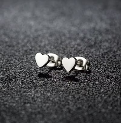 Oorbellen Set - Hart / Heart / Love - Oorknopjes - Kleur: Zilver - 2 Stuks - Hoge Kwaliteit RVS / Stainless Steel - Verkleurt Niet - Oorbellen / Oorknopjes / Oorhangers - Cadeau / Vrouwen / Dames / Moeder - Hartje Oorbellen - Zilveren Oorbellen