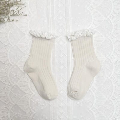 Chaussettes Hautes à Volants pour Enfants Filles Bébés Tout-Petits Longues Douces en Coton Dentelle Fleurie Chaussettes Uniforme Scolaire pour 0-8 Ans 0-1Years(S) beige