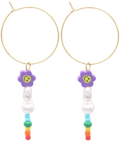 Oorbellen - ringen - oorringen - hanger - smiley - bloemetje - kralen - multicolor - goudkleurig - parelmoer - accessoire - sieraad - vrouwen - dames - zomer - vrolijk - tijdloos - hip