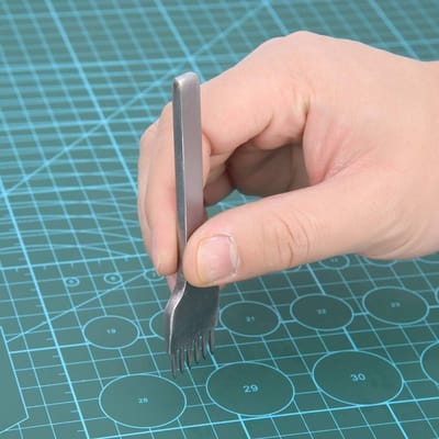 Allecto - Lederen Perforatiegereedschap - Handgereedschap Set - Wit - Koolstofstalen Behuizing - Voor Hobbymatige Klussers - 4 Stuks
