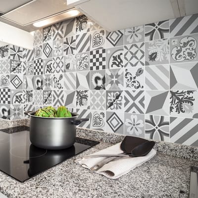 Zelfklevende tegelmuurstickers voor keuken en badkamer - 24 Manuelana Azulejos tegelstickers - 24 stickers 10x10cm