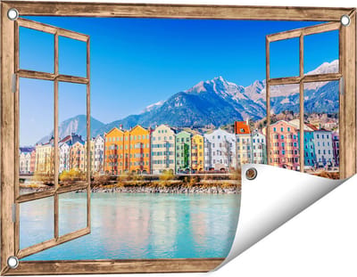 Gards Tuinposter Doorkijk Gekleurde Huisjes in Innsbruck, Oostenrijk - 60x40 cm - Tuindoek - Tuindecoratie - Wanddecoratie buiten - Tuinschilderij