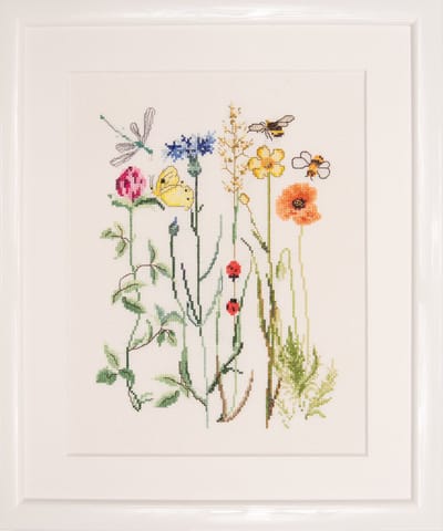 Thea Gouverneur - Borduurpakket met telpatroon - 577 - Voorgesorteerde DMC Garens - Wilde bloemen - Linnen - 20 cm x 26 cm - DIY Kit