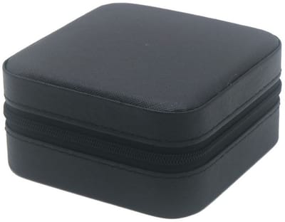 Ik ga op reis en ik neem mee dit compacte sieradendoosje 10x10x5cm. Op een handige en mooie manier je sieraden opbergen. Gemakkelijk met een rits af te sluiten. Leuk om voor uzelf te kopen of om cadeau te geven.